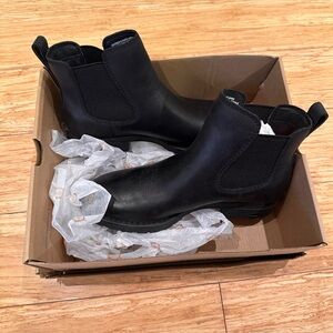 Born Waterproof Black Leather Ankle Boots NWT Women's Size 7